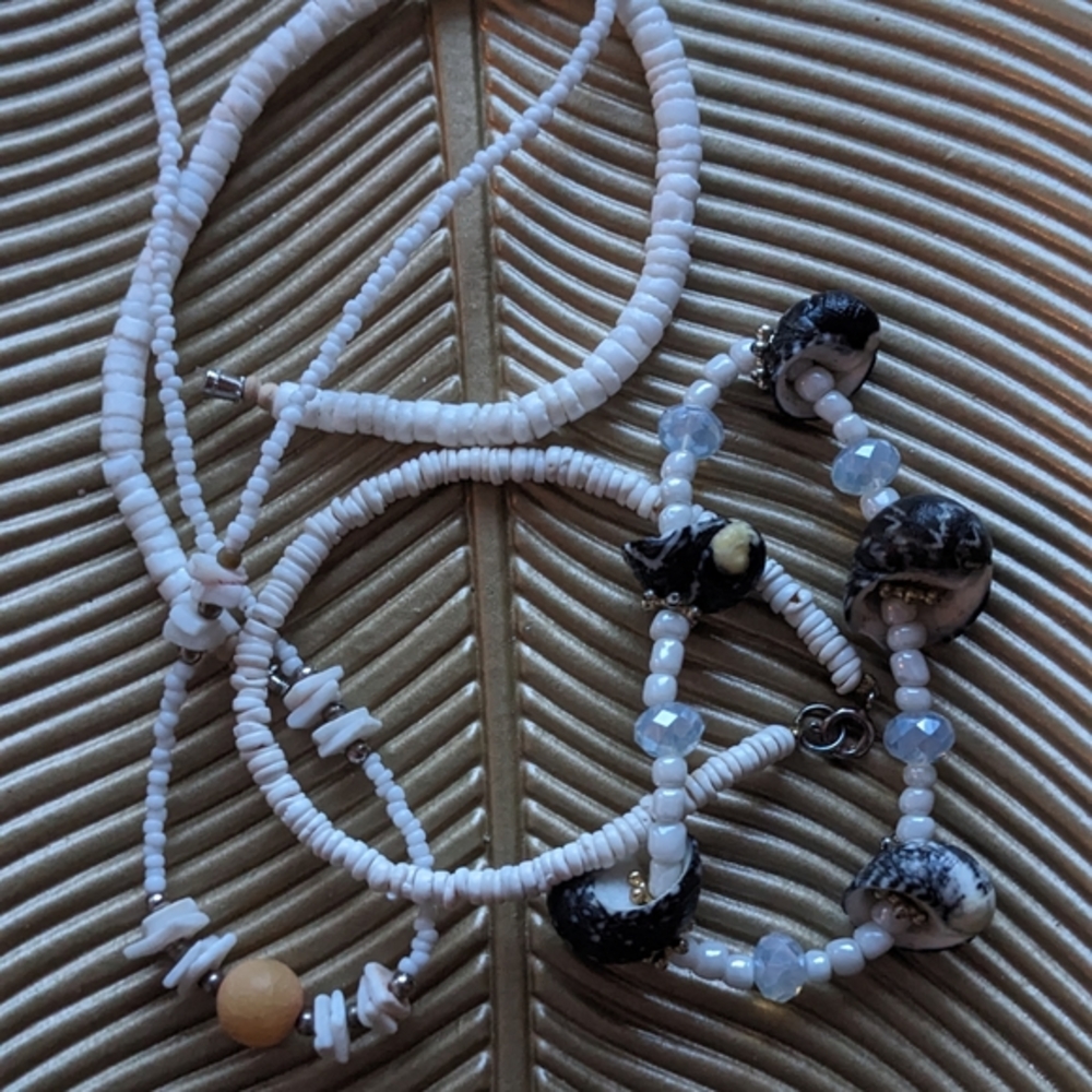 "She Sells Sea Shells.." Vintage Beach Vibes Shell Jewelry Set.